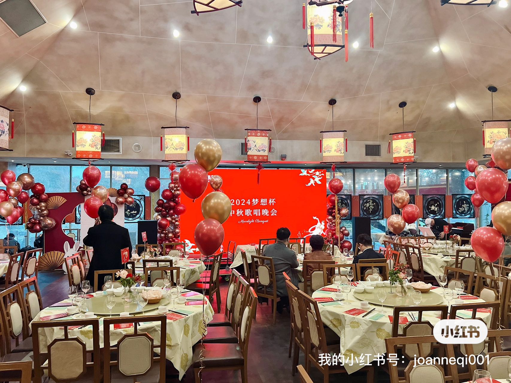 Chinese New Year corporate banquet with red and gold floating balloon centerpieces